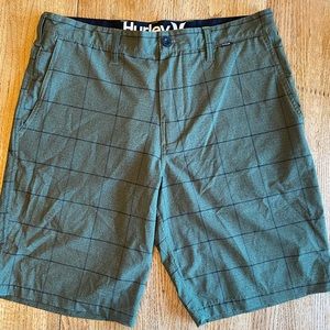 Hurley Phantom Men’s Board Shorts. Size 32. Green Color.
